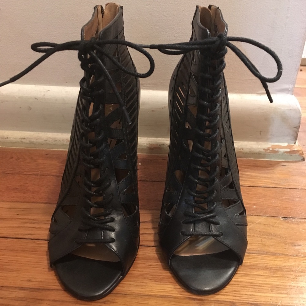 Open toes lace up cage heels